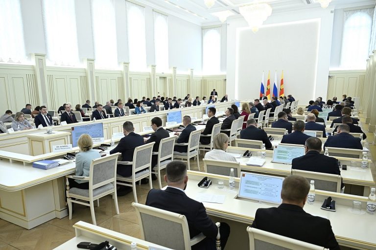 Игорь Руденя определил задачи по организации трудоустройства подростков в летний период