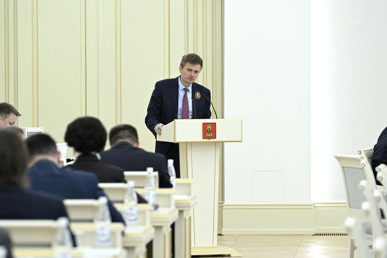 Игорь Руденя определил задачи по организации трудоустройства подростков в летний период