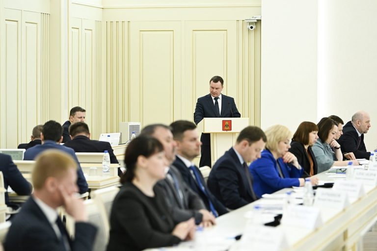 Игорь Руденя определил задачи по подготовке к осенне-зимнему периоду 2025-2026 годов