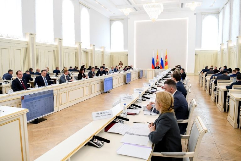 Игорь Руденя определил задачи в сфере бюджетной политики региона