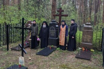 В Твери монахи совершили богослужение в лесу