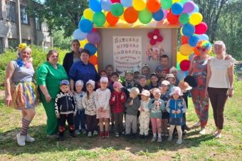 В Тверской области продолжается установка игровых комплексов возле детсадов