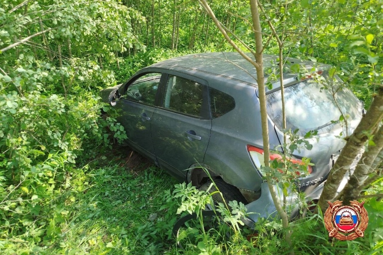 В Тверской области Nissan вылетел в кювет, пострадала пассажирка В Тверской области Nissan вылетел в кювет, пострадала пассажирка