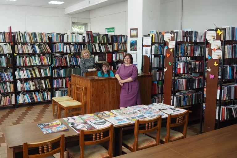 Сергей Голубев передал в библиотеку Зубцова книги, собранные депутатами и сотрудниками аппарата Заксобрания