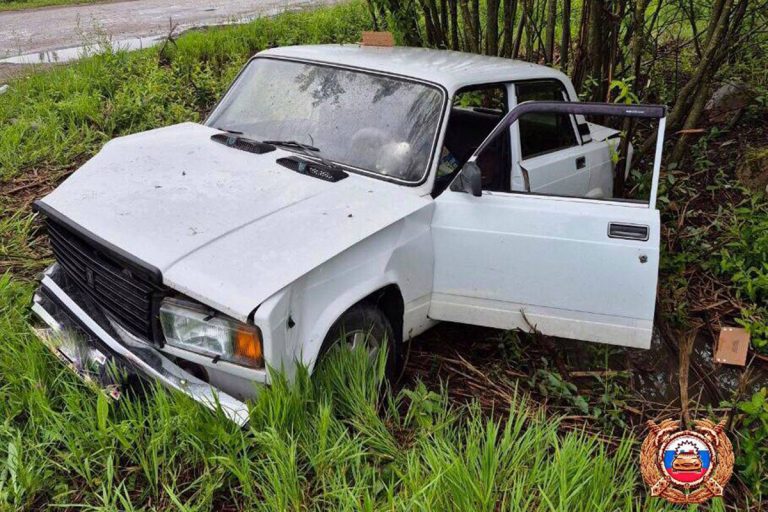 Женщина пострадала при столкновении двух авто под Тверью