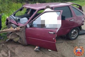 Два человека пострадали в ДТП с участием многотонного грузовика и легковушки в Тверской области