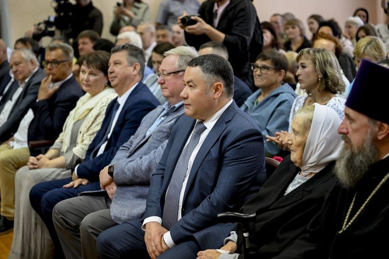 Игорь Руденя и Сергей Степашин вручили аттестаты выпускникам Городенской православной гимназии