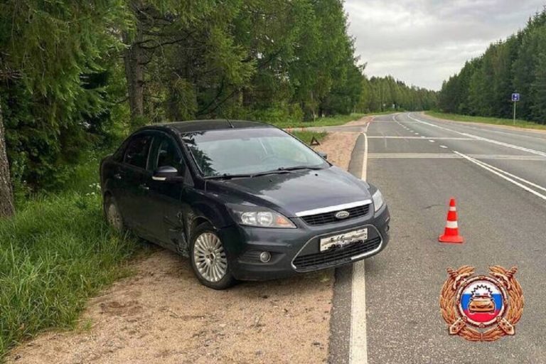 Иномарка вылетела в кювет в результате ДТП в Тверской области