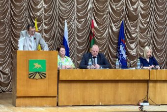 Глава Оленинского округа отчитался перед жителями