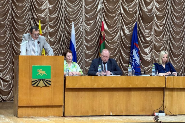 Глава Оленинского округа отчитался перед жителями