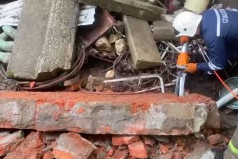 Обрушившееся крыльцо дома похоронило заживо жителя Тверской области