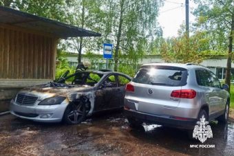 В Тверской области пылали два автомобиля