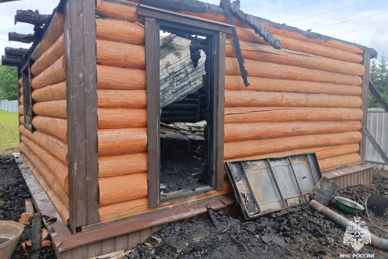 В Тверской области полыхала баня