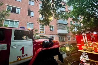 В центре Твери пылала квартира в пятиэтажке