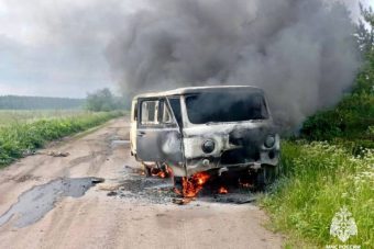 На проселочной дороге в Тверской области сгорела «буханка»