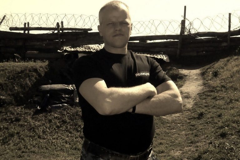 В маленьком городе на севере Тверской области простятся с погибшим в зоне СВО полицеским В маленьком городе на севере Тверской области простятся с погибшим в зоне СВО полицеским