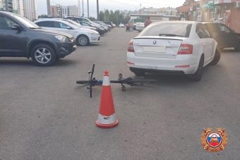 В Твери ехавший задом автомобиль сбил 9-летнего велосипедиста