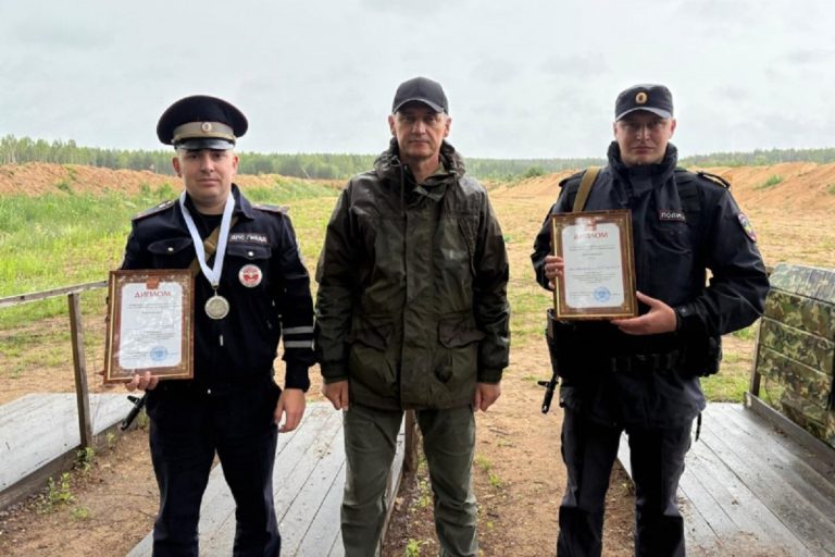 Тверские полицейские соревновались в стрельбе из автомата