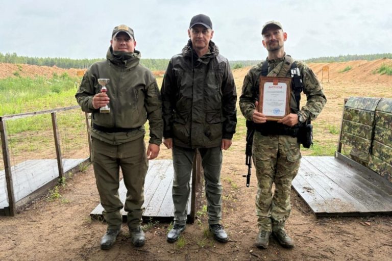 Тверские полицейские соревновались в стрельбе из автомата