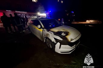 В Тверской области у магазина автозапчастей сгорел автомобиль