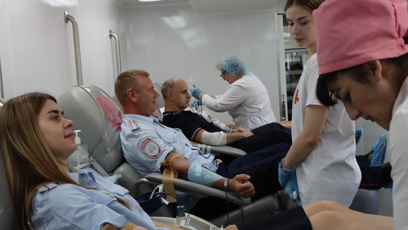 Тверские полицейские пожертвовали более 20 литров собственной крови