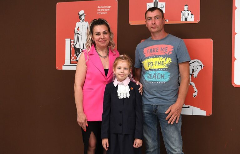 В Тверской области стартовала выдача бесплатной школьной формы