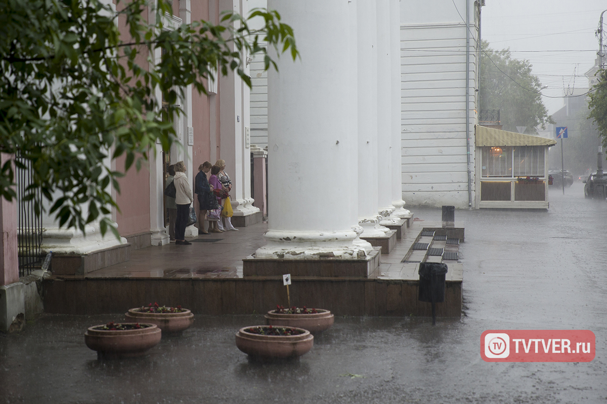 На Тверскую область идут ливни с градом и сильный ветер