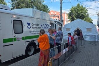 В День города жители Твери активно проверяли здоровье в мобильном медкомплексе