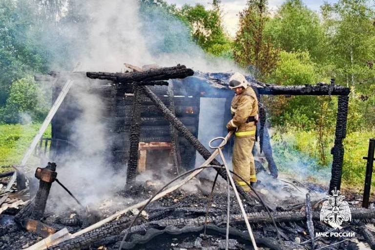 В Тверской области сгорела баня