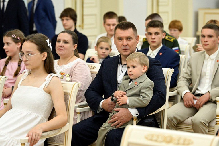 В День семьи, любви и верности многодетным семьям Тверской области вручены региональные награды