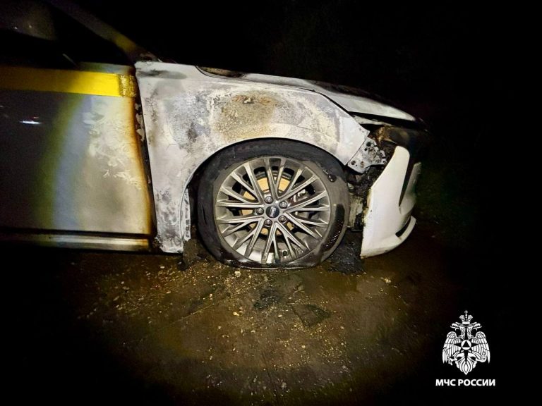 В Тверской области у магазина автозапчастей сгорел автомобиль