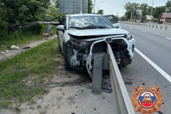 На М-10 в Тверской области пенсионер не справился с управлением, погиб пассажир