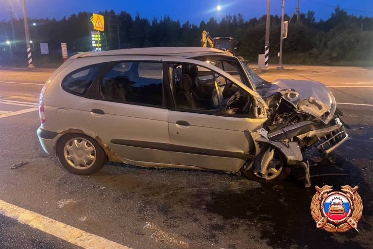 Четыре человека пострадали в ДТП на М-10 в Тверской области Четыре человека пострадали в ДТП на М-10 в Тверской области