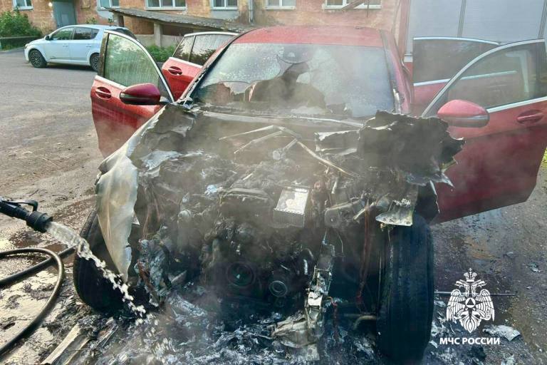 В Тверской области намеренно сожгли автомобиль