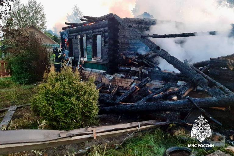 Ночью В Тверской области в своем доме сгорели мужчина и женщина