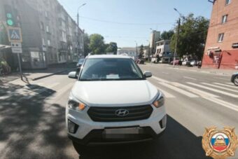 В Твери решившая проскочить на «желтый» автоледи сбила 12-летнюю девочку