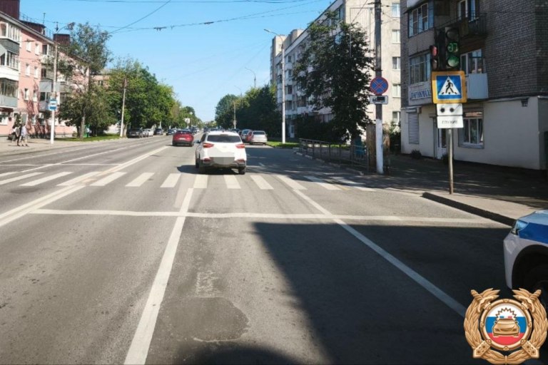 В Твери решившая проскочить на «желтый» автоледи сбила 12-летнюю девочку