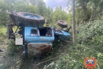 В Тверской области перевернулся трактор, водитель погиб