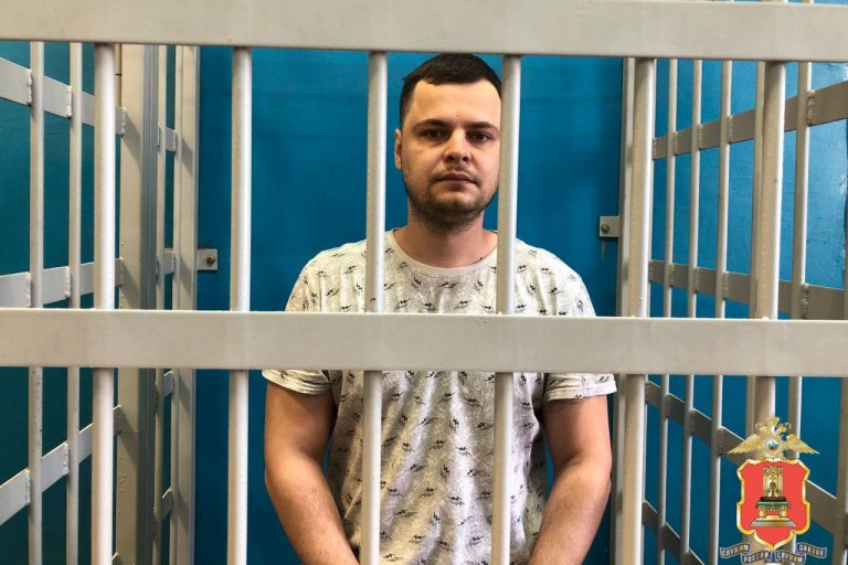 В Тверской области задержаны мужчины, намеренно сжегшие дорогой автомобиль