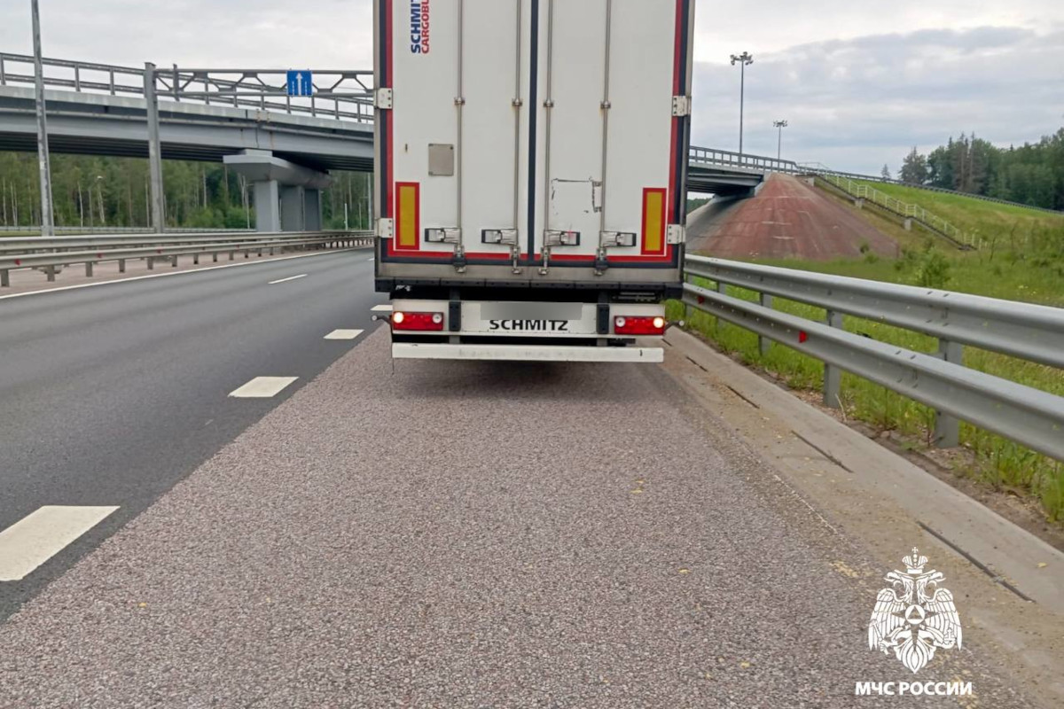 В Тверской области на трассе М-11 мотоцикл влетел в фуру