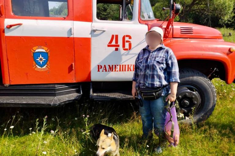 В Тверской области сотрудники МЧС спасли заблудившуюся в лесу женщину