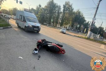В Твери мотоциклист пострадал в столкновении с «вильнувшей» легковушкой