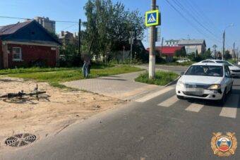 На пешеходном переходе в Твери сбили велосипедиста