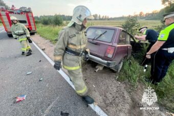 Водитель легковушки погиб в столкновении с многотонным грузовиком в Тверской области