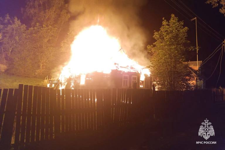 Ночью в Тверской области сгорел жилой дом