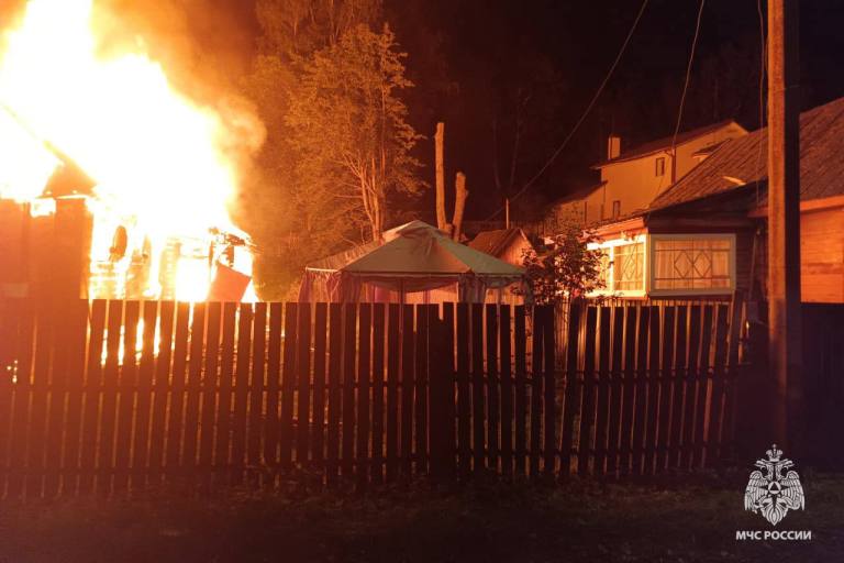 Ночью в Тверской области сгорел жилой дом