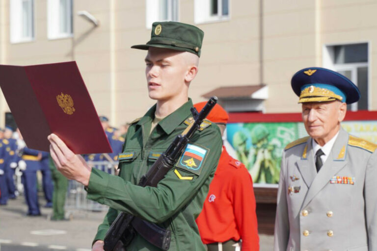 В Твери приняли присягу более 200 первокурсников Академии ВКО