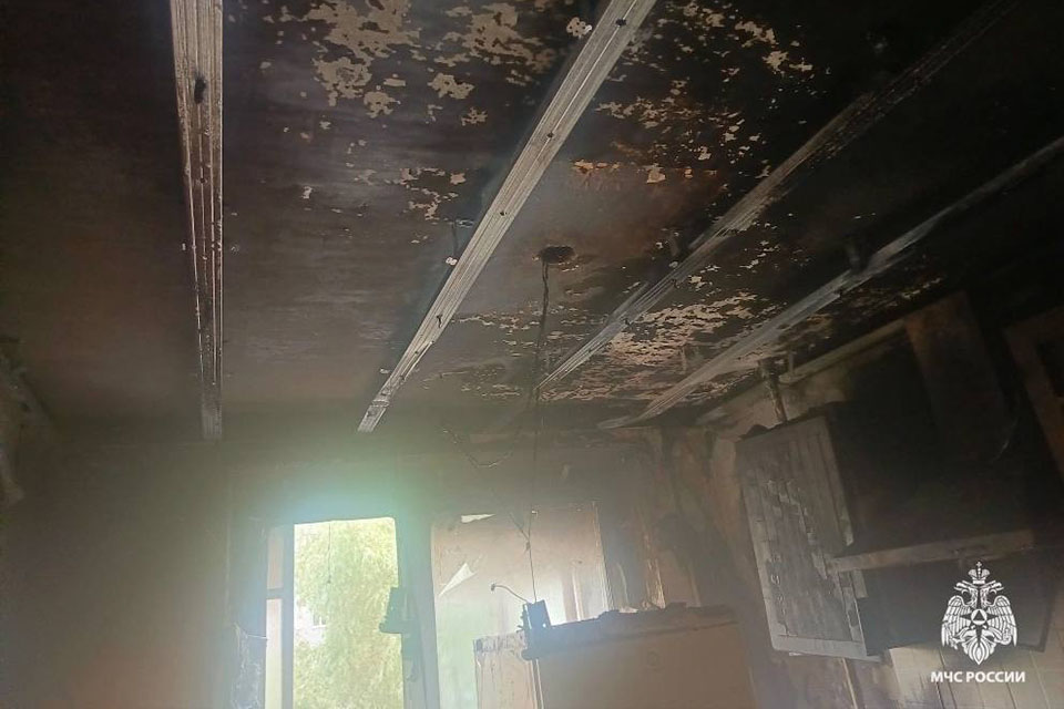 Женщина пострадала на пожаре в квартире в Твери