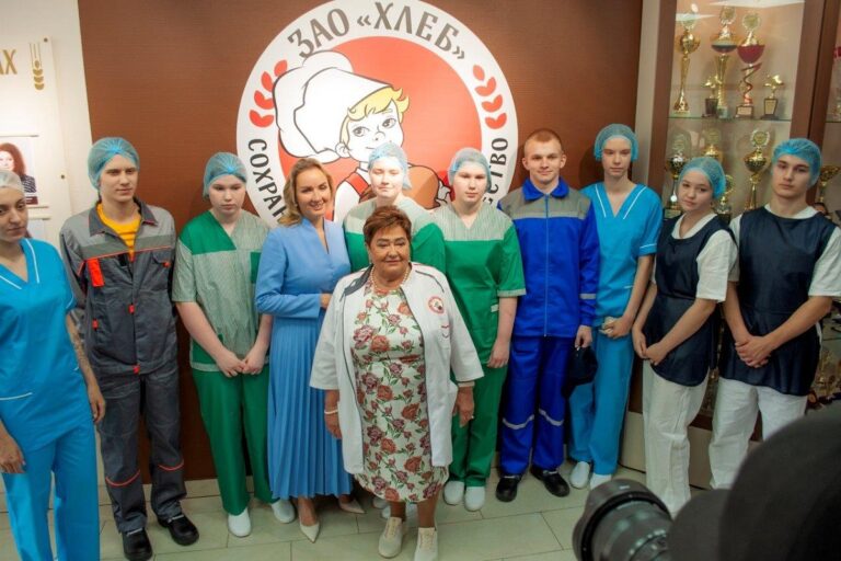 Мария Львова-Белова пробовала в Твери горячий хлеб и изучала вопрос поддержки мам и детей