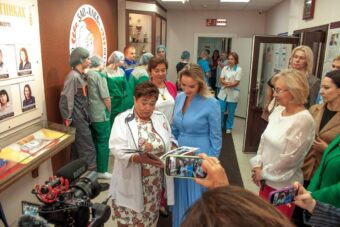 Мария Львова-Белова пробовала в Твери горячий хлеб и изучала вопрос поддержки мам и детей